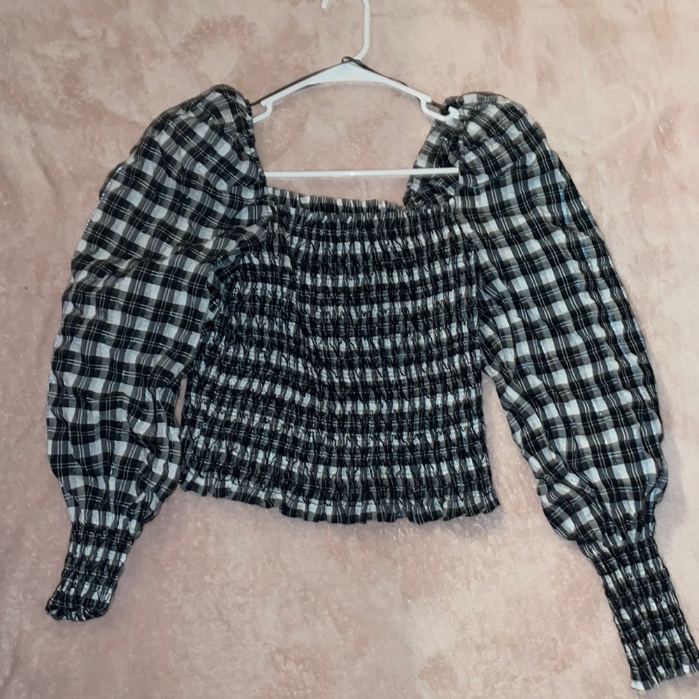 BELL SLEEVE BLACK AND WHITE TOP
